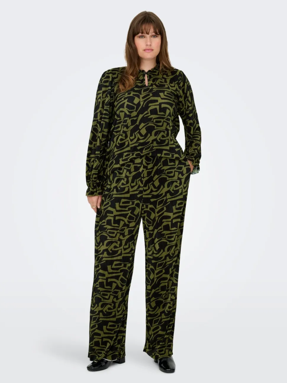CARMIKA Regular Fit Plisserte bukser