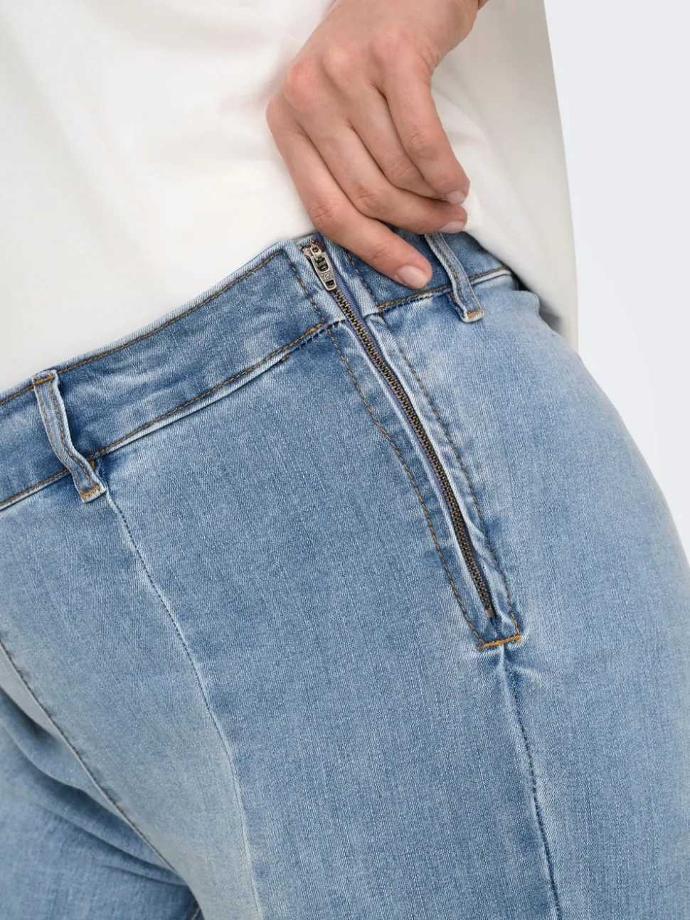 CARSALLY Middels høy midje Flared Fit Jeans