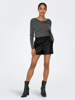 JDYALAIA Middels høy midje Regular Fit Shorts i kunstskinn