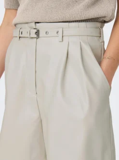 ONLHEIDI Middels høy midje Regular Fit Shorts i kunstskinn