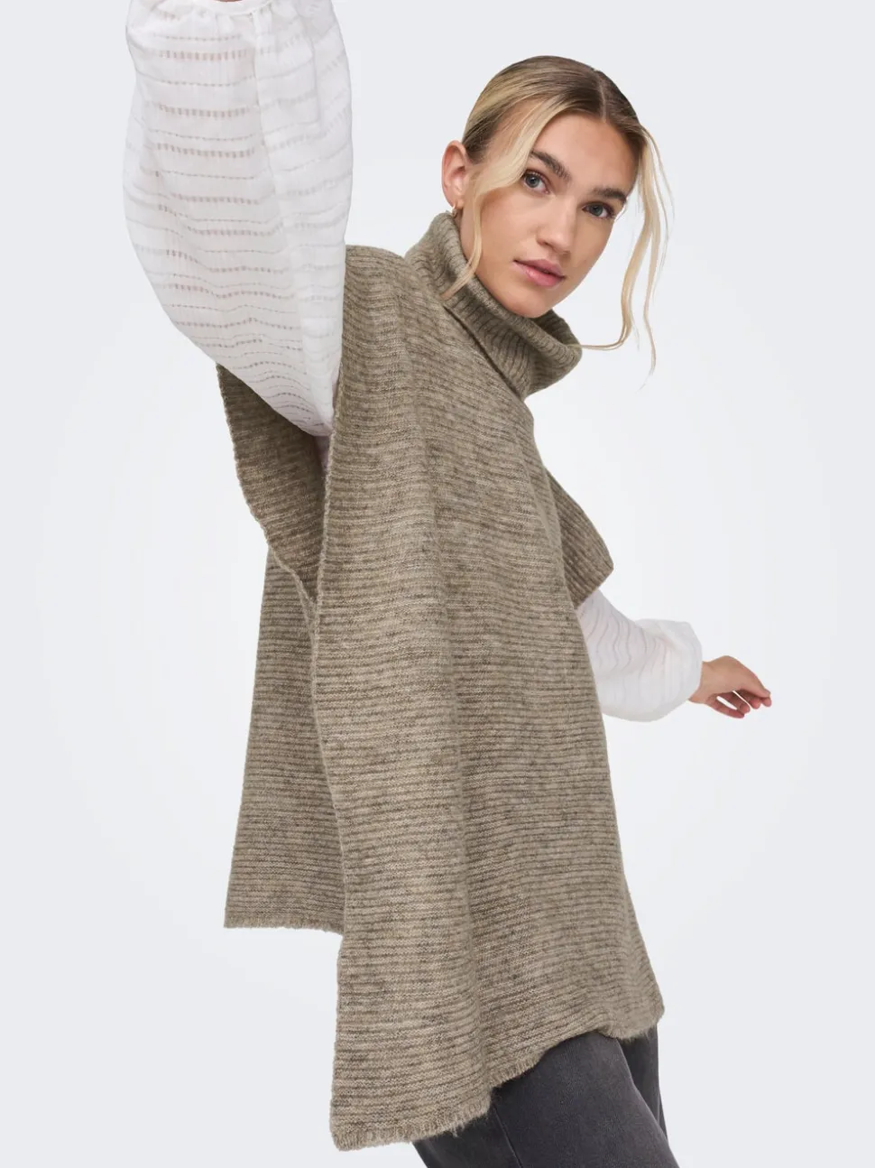 ONLLOVISA Poncho
